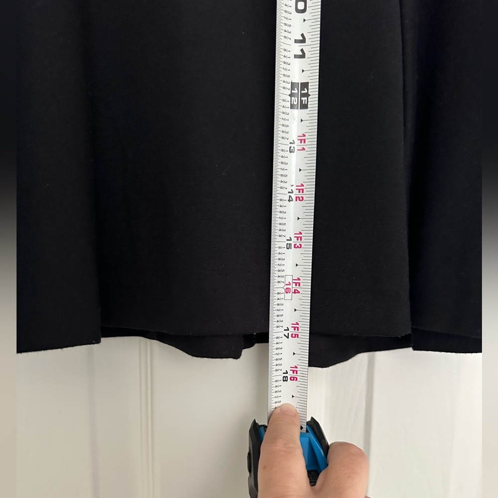 Elle, pleated black skirt. EUC - Picture 4 of 6